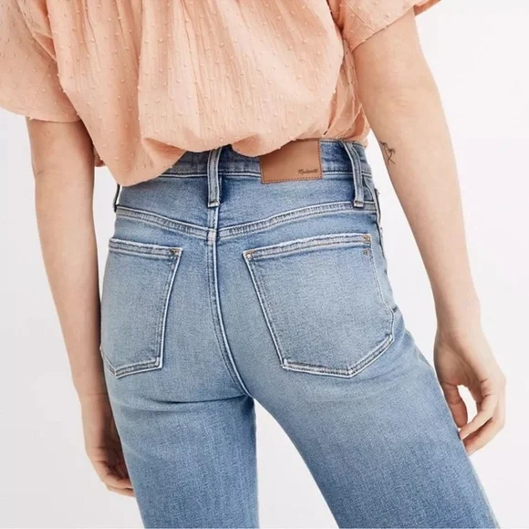 Madewell Slim Wide-Leg Crop Jeans in Reggie Wash | 25 - Picture 2 of 12